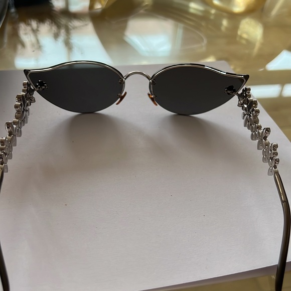 LOUIS VUITTON Swarovski Cat-Eye Fleur Sunglasses - Picture 14 of 16